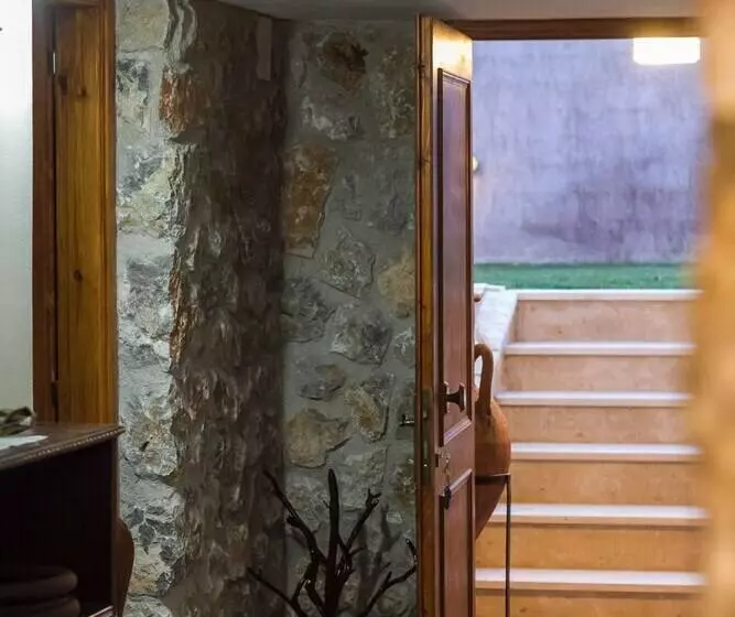 Spacious Home With Garden In Marathonas