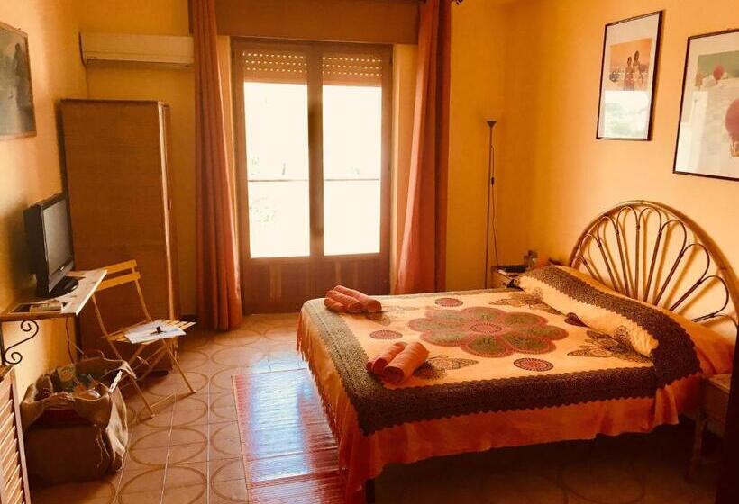 مبيت وإفطار La Terrazza Sul Mar Mediterraneo