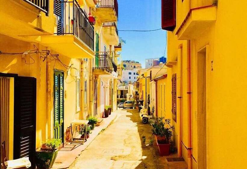 مبيت وإفطار La Terrazza Sul Mar Mediterraneo