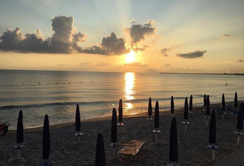 مبيت وإفطار La Terrazza Sul Mar Mediterraneo