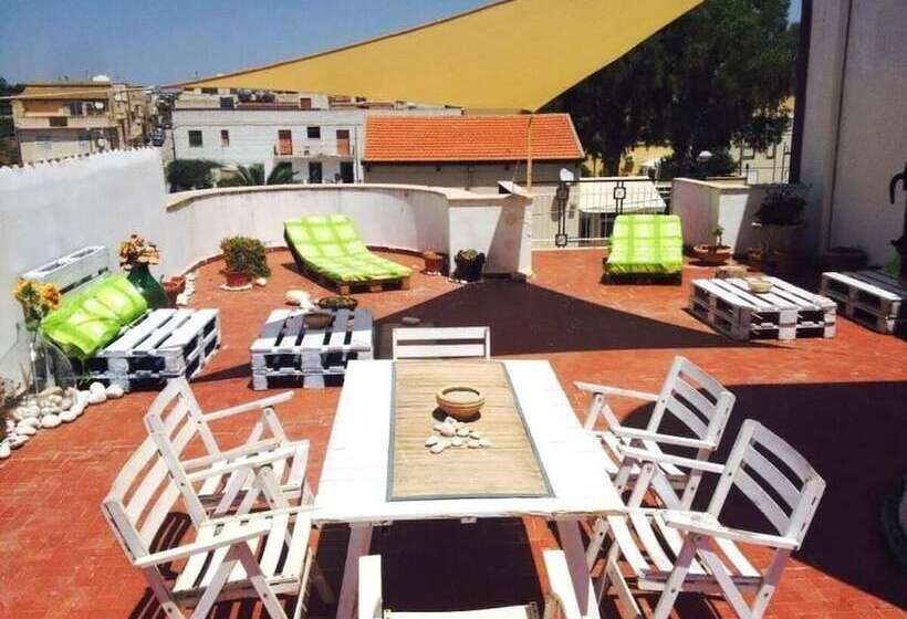 مبيت وإفطار La Terrazza Sul Mar Mediterraneo