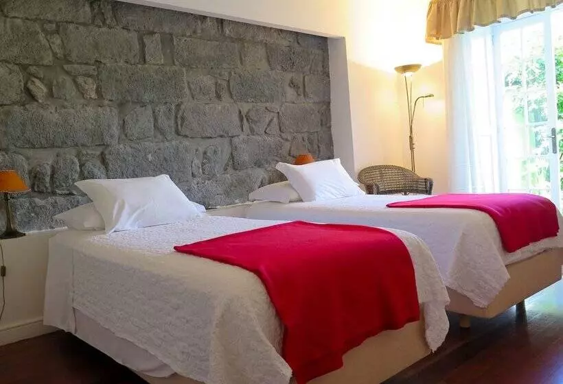 Aamiaismajoitus (B&B) Quinta Das Buganvílias