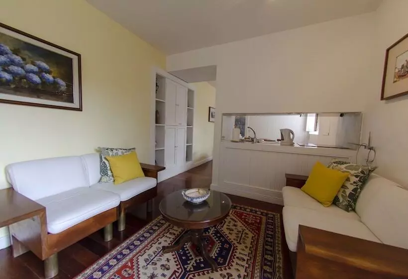 Aamiaismajoitus (B&B) Quinta Das Buganvílias