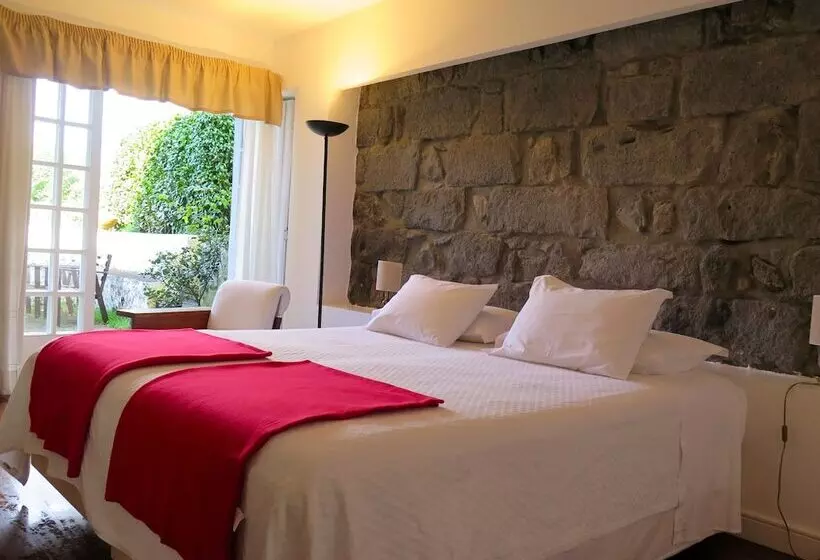 Aamiaismajoitus (B&B) Quinta Das Buganvílias