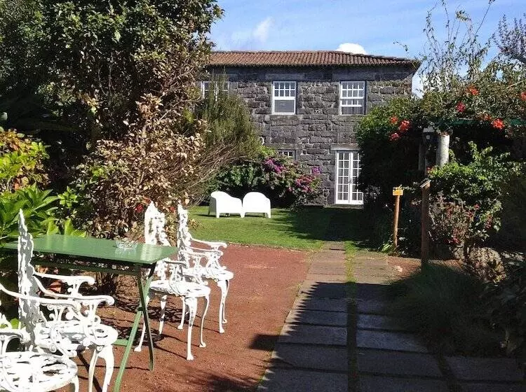 Aamiaismajoitus (B&B) Quinta Das Buganvílias