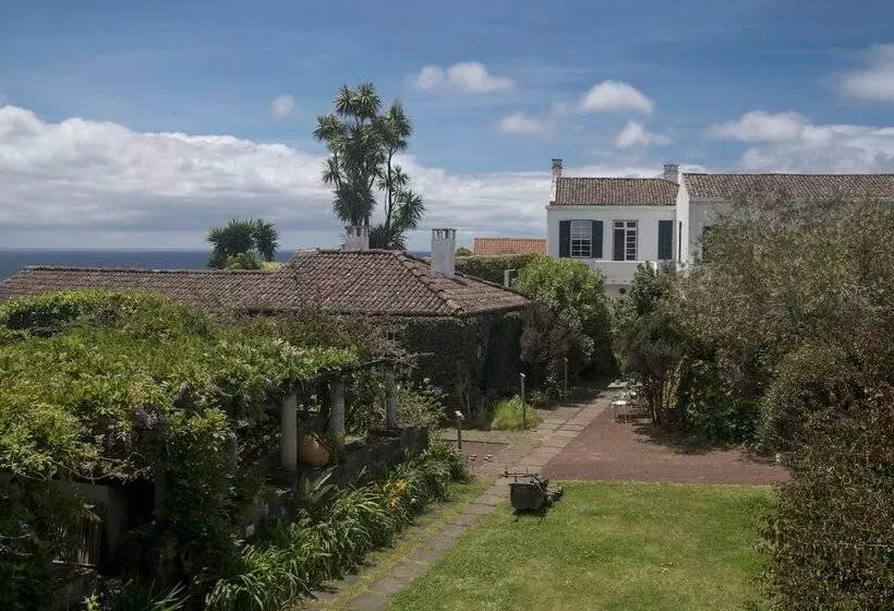 Aamiaismajoitus (B&B) Quinta Das Buganvílias