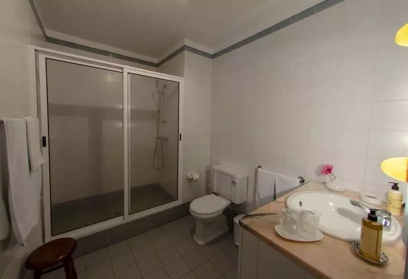 Aamiaismajoitus (B&B) Quinta Das Buganvílias