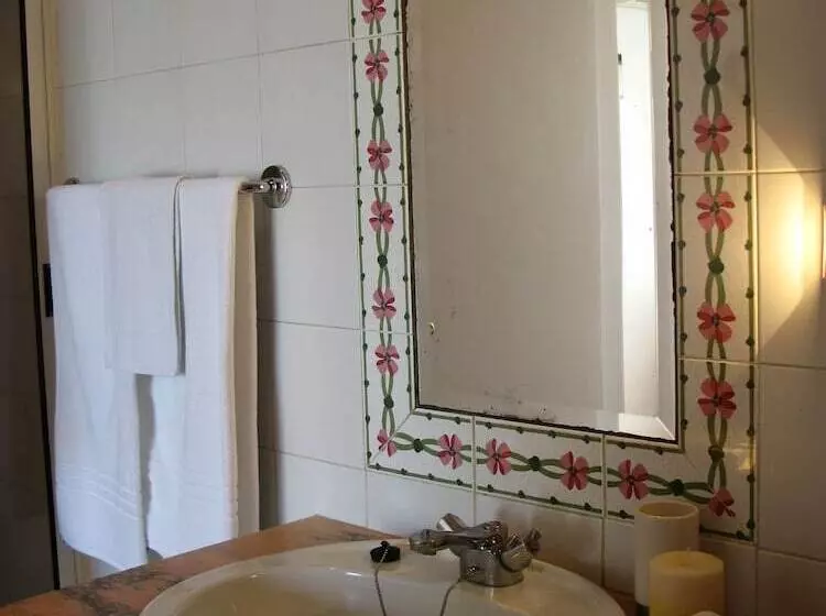 Aamiaismajoitus (B&B) Quinta Das Buganvílias