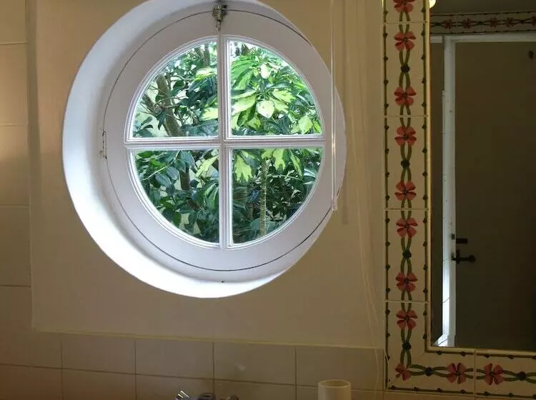 Aamiaismajoitus (B&B) Quinta Das Buganvílias