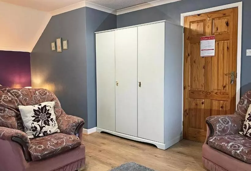 Maesyfelin Isaf B&b