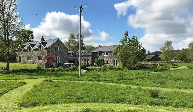 Maesyfelin Isaf B&b