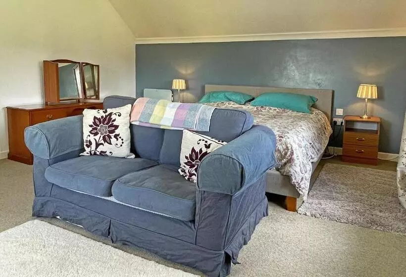 Maesyfelin Isaf B&b