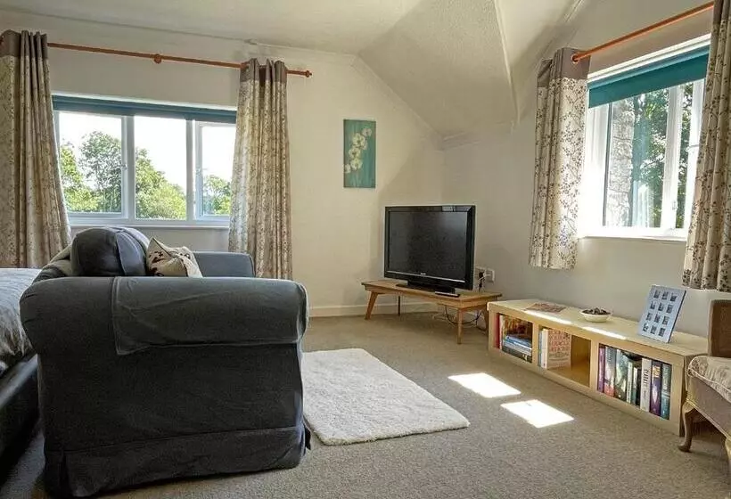 Maesyfelin Isaf B&b