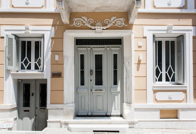 Step One Luxury Suites Right In The Heart Of Acropolis Next To Metro Station