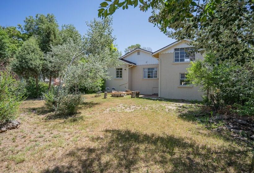 4 Bedroom Mountain View With Firepit & Ping Pong