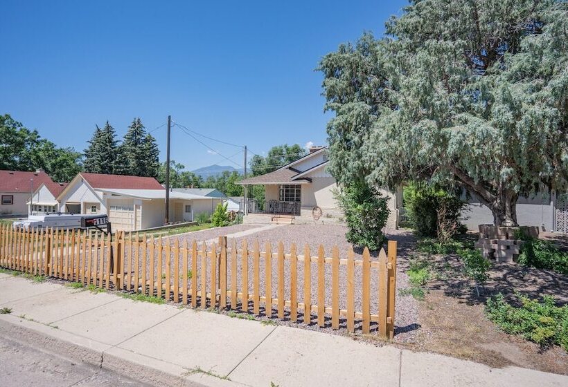 4 Bedroom Mountain View With Firepit & Ping Pong