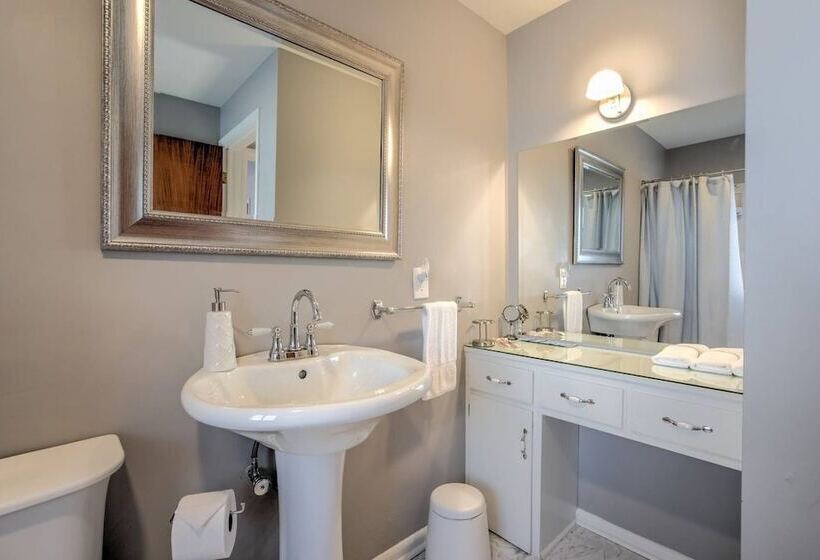 4 Bedroom Mountain View With Firepit & Ping Pong