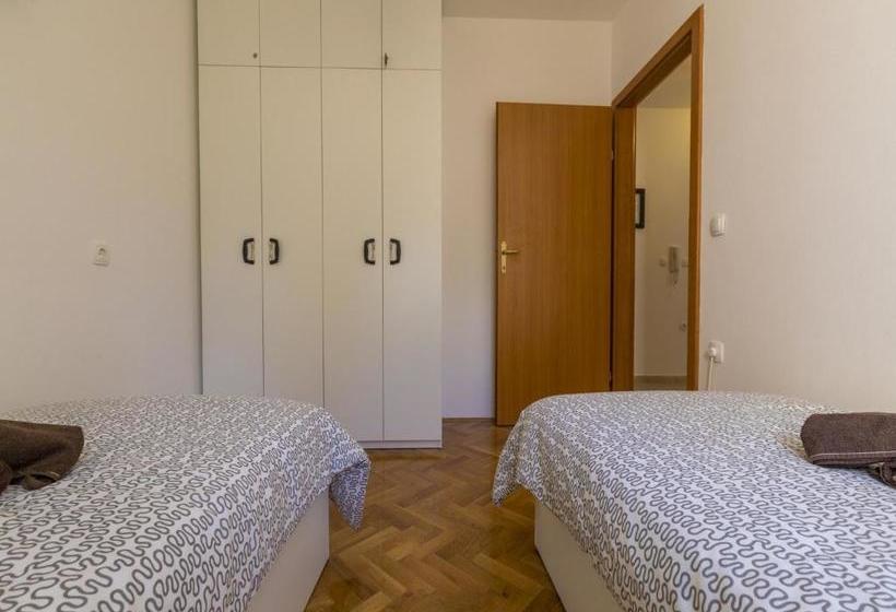 Apartment Color Green