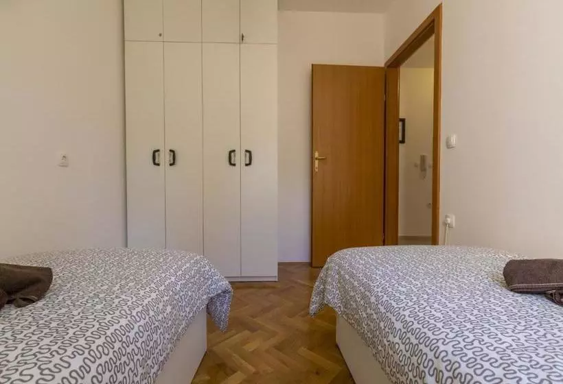 Apartment Color Green