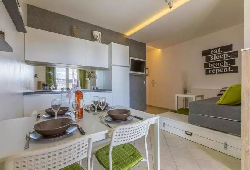 Apartment Color Green