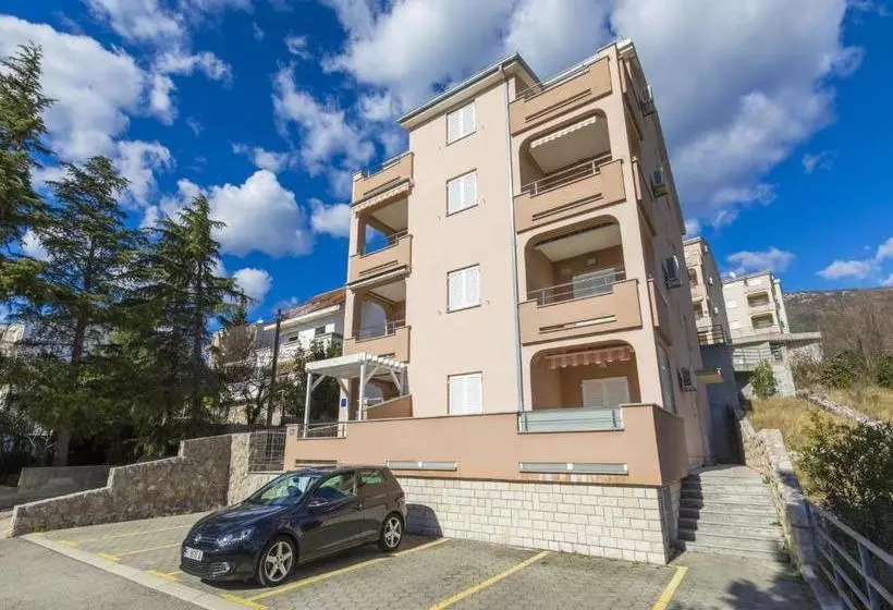 Apartment Color Green