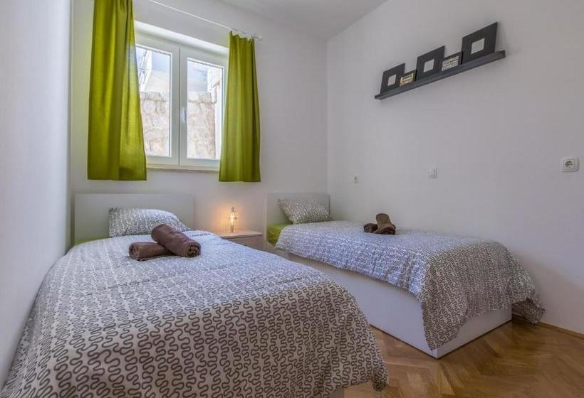 Apartment Color Green