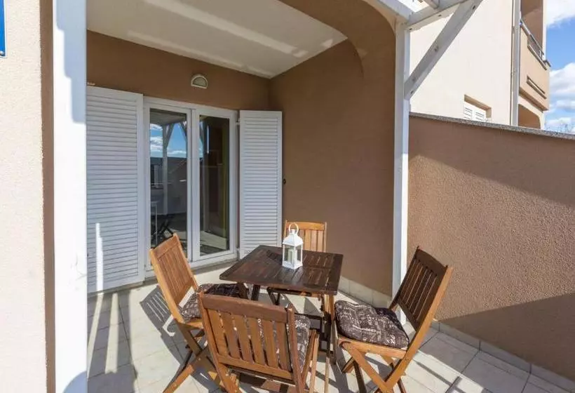 Apartment Color Green