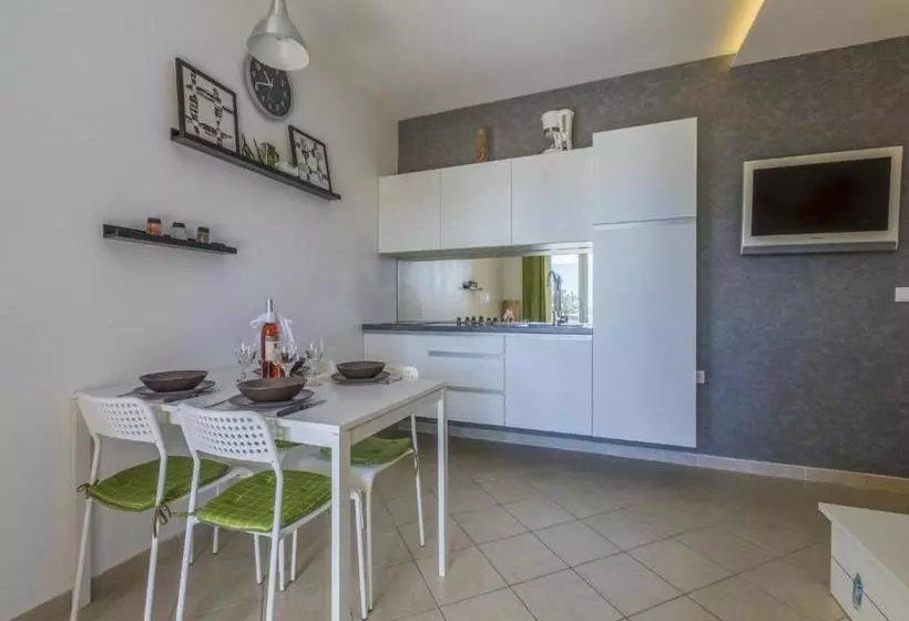 Apartment Color Green