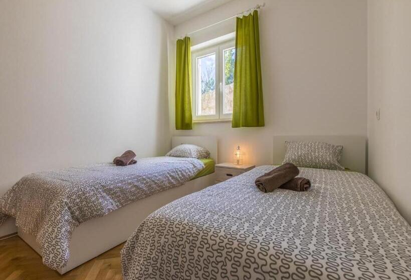 Apartment Color Green