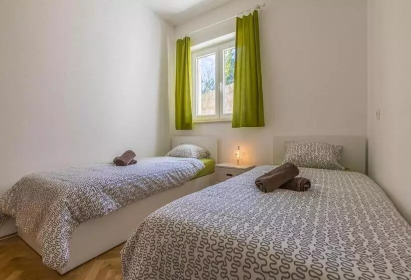 Apartment Color Green