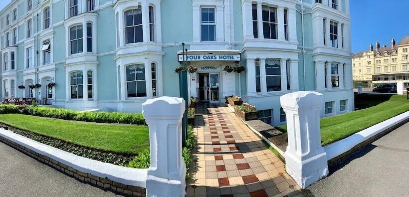 هتل Four Oaks
