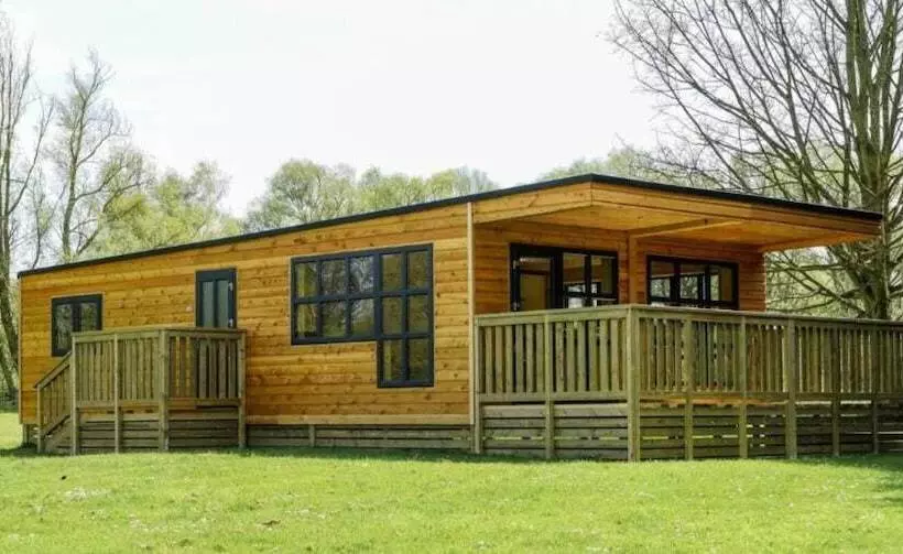 Hotelli Woodlakes Park By Liv Retreats