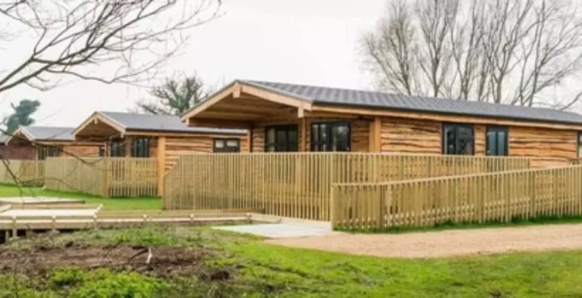 Hotelli Woodlakes Park By Liv Retreats