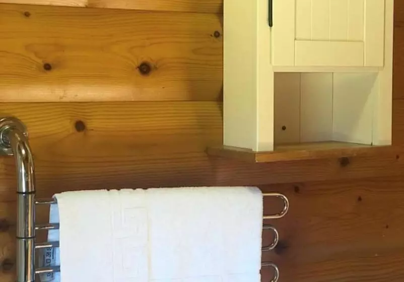 Hotelli Woodlakes Park By Liv Retreats