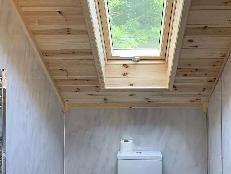 Hotelli Woodlakes Park By Liv Retreats