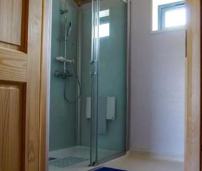 Hotelli Woodlakes Park By Liv Retreats