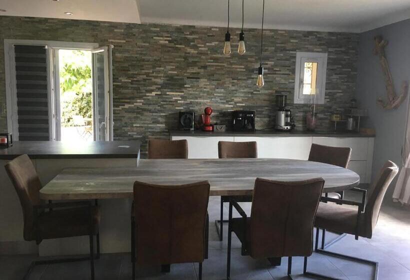 פנסיון La Calanque Du Boucharel