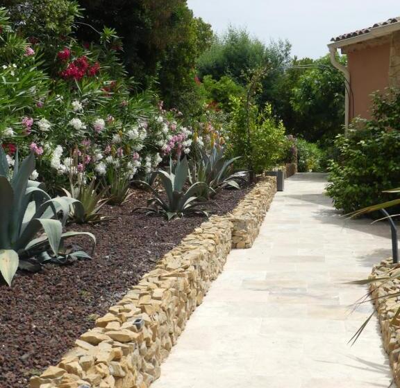 פנסיון La Calanque Du Boucharel