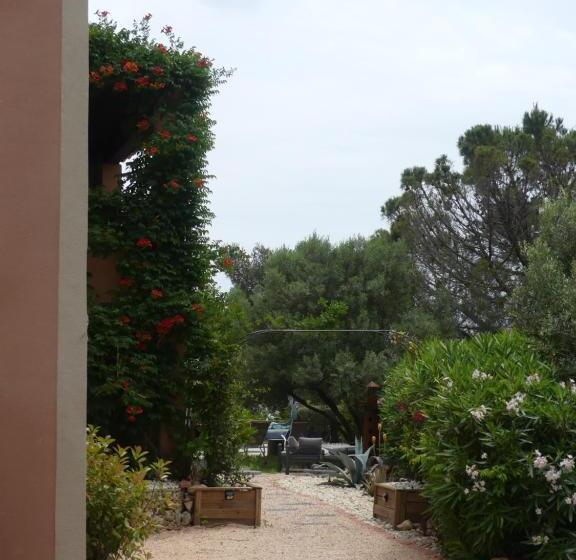 פנסיון La Calanque Du Boucharel