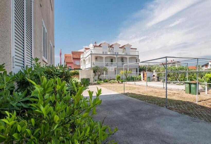 Deluxe Apartment Toni