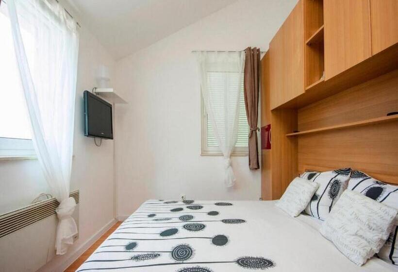 Deluxe Apartment Toni