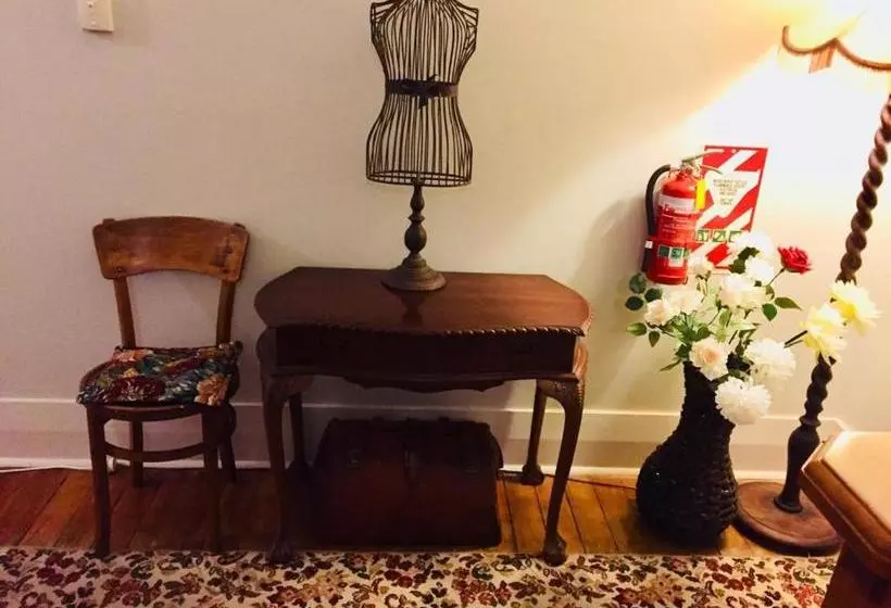 Hotelli Albatross Inn Bed & Breakfast