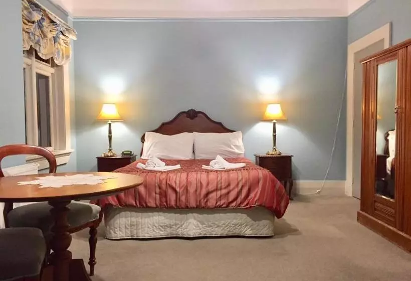 Hotelli Albatross Inn Bed & Breakfast