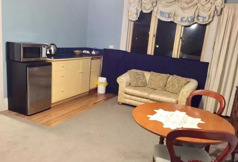 Hotelli Albatross Inn Bed & Breakfast