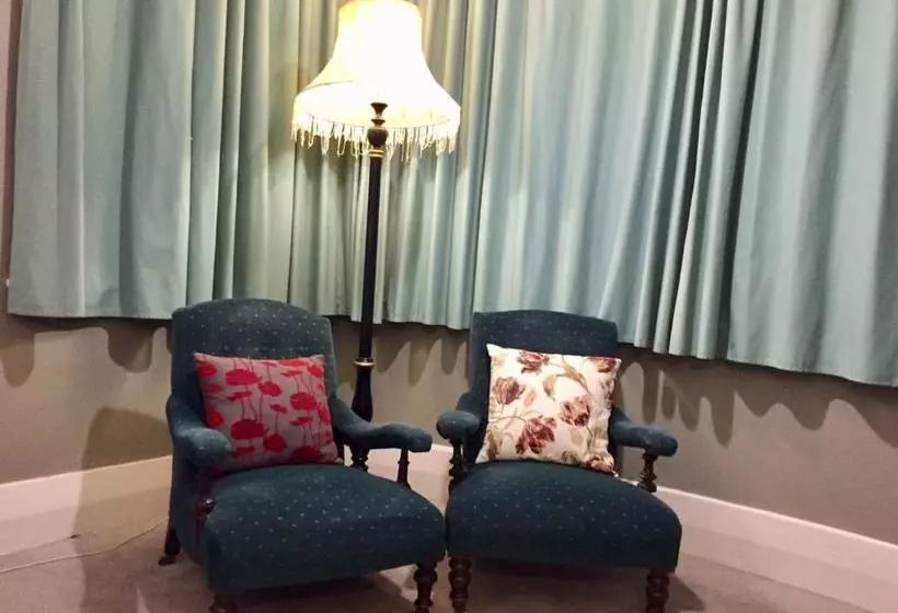 Hotelli Albatross Inn Bed & Breakfast