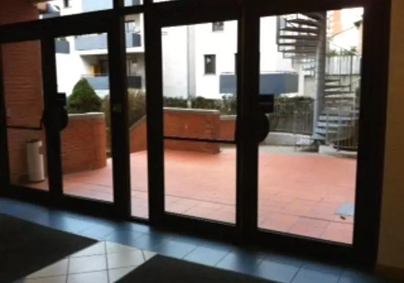 ホテル Kyriad Direct Montauban Centre