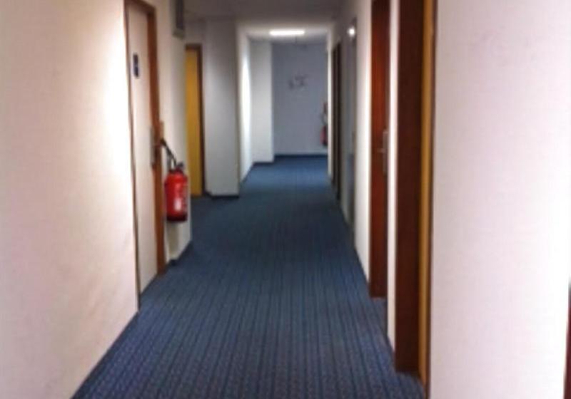 בית מלון כפרי Kyriad Direct Montauban Centre