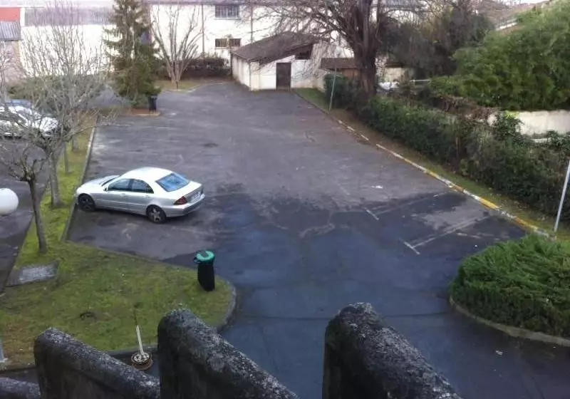 ホテル Kyriad Direct Montauban Centre