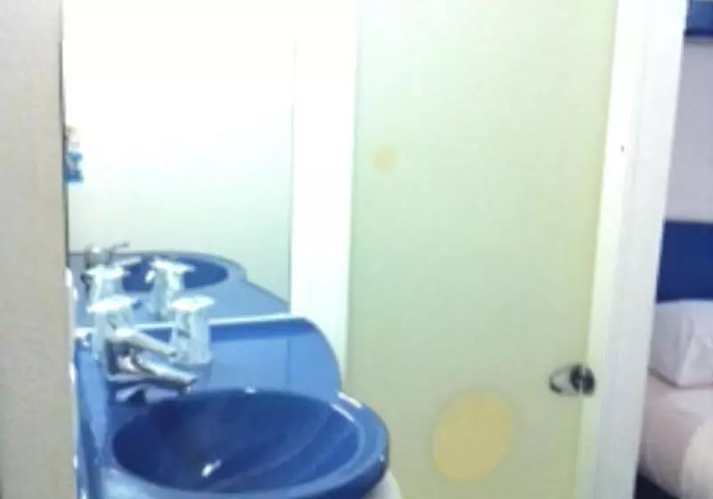 ホテル Kyriad Direct Montauban Centre