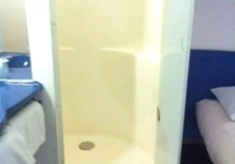 ホテル Kyriad Direct Montauban Centre